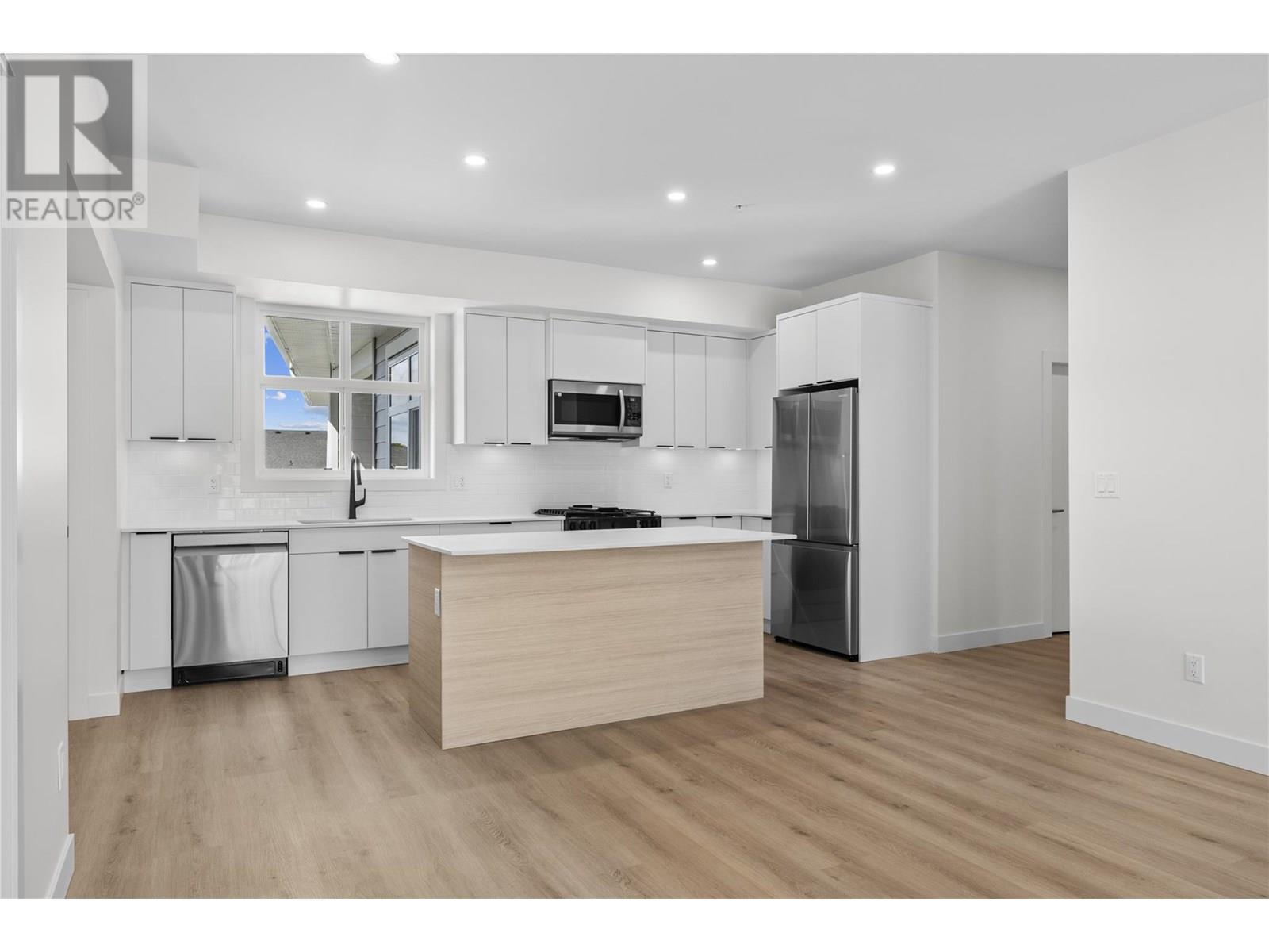 #204-5300 Main Street, Kelowna