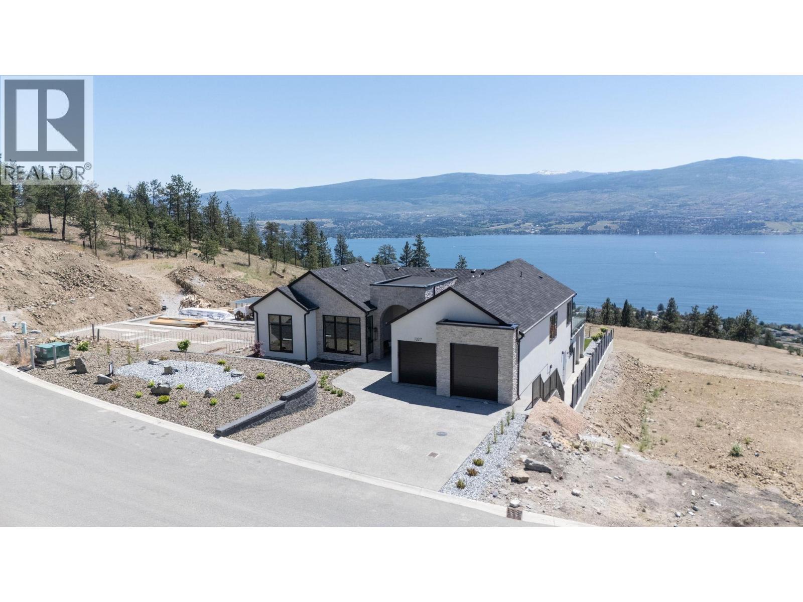 1327 Vineyard Drive, West Kelowna