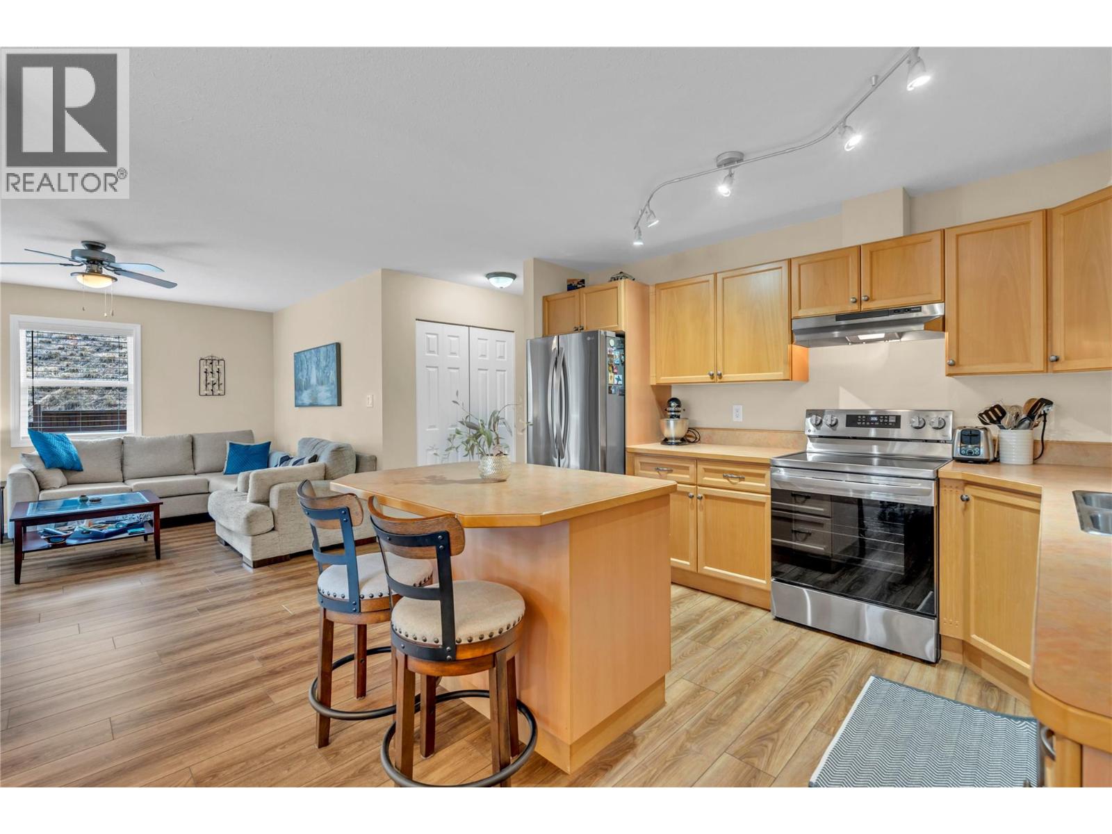 #25-7915 HESPELER Road, Summerland